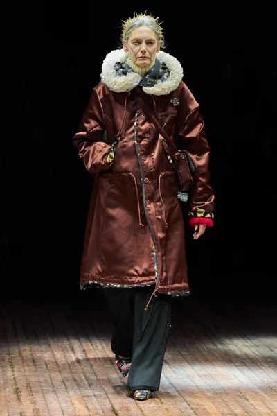 Look 19